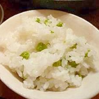 シンプルに春を満喫☆炊飯器で簡単！えんどう豆ご飯